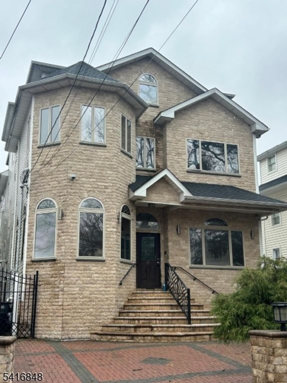 69 Summit Rd, Elizabeth City, NJ 07208