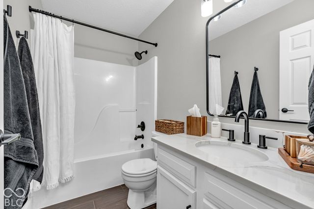 10801 Ravelle Road, Indianapolis, IN 46234
