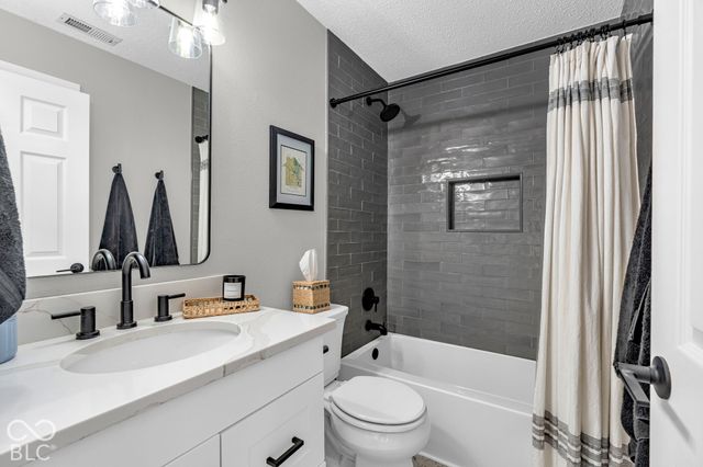 10801 Ravelle Road, Indianapolis, IN 46234