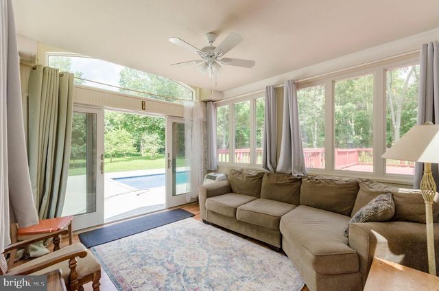 887 WOODBURY DR, Kearneysville, WV 25430