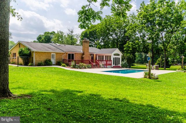 887 WOODBURY DR, Kearneysville, WV 25430