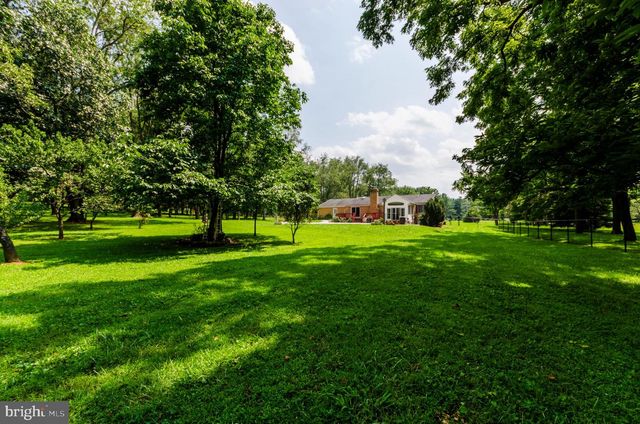887 WOODBURY DR, Kearneysville, WV 25430