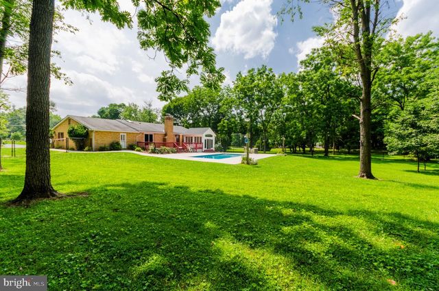 887 WOODBURY DR, Kearneysville, WV 25430