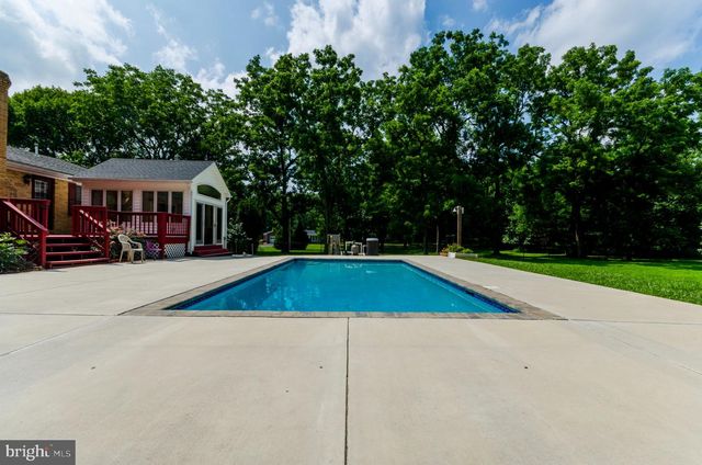 887 WOODBURY DR, Kearneysville, WV 25430