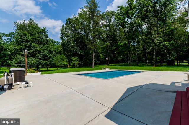 887 WOODBURY DR, Kearneysville, WV 25430