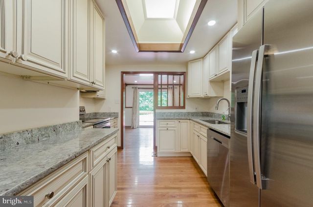887 WOODBURY DR, Kearneysville, WV 25430