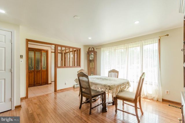 887 WOODBURY DR, Kearneysville, WV 25430