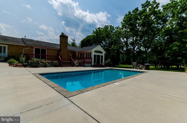 887 WOODBURY DR, Kearneysville, WV 25430