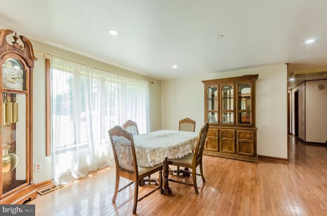 887 WOODBURY DR, Kearneysville, WV 25430