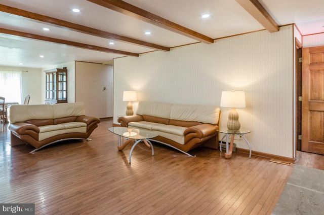 887 WOODBURY DR, Kearneysville, WV 25430
