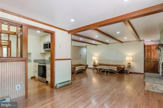 887 WOODBURY DR, Kearneysville, WV 25430
