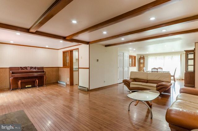 887 WOODBURY DR, Kearneysville, WV 25430