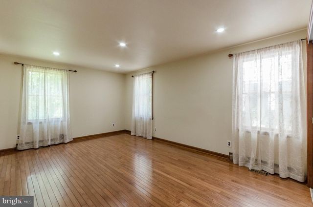887 WOODBURY DR, Kearneysville, WV 25430
