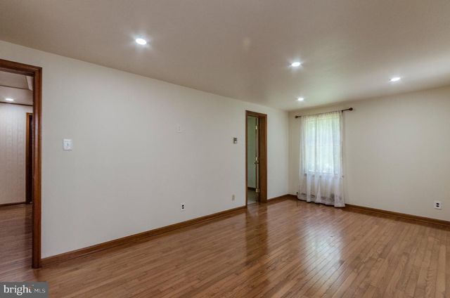 887 WOODBURY DR, Kearneysville, WV 25430