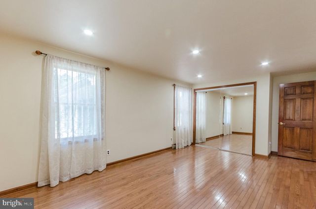 887 WOODBURY DR, Kearneysville, WV 25430