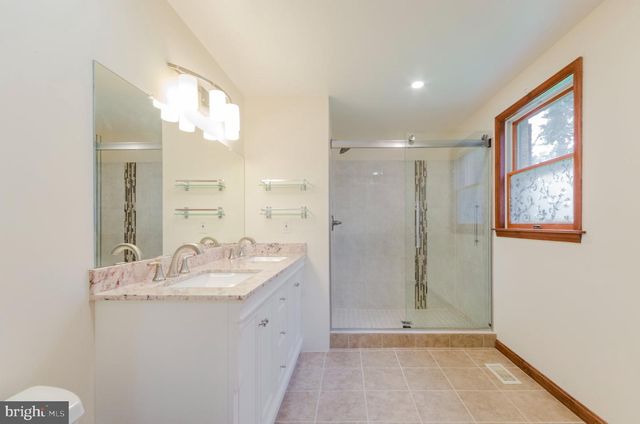 887 WOODBURY DR, Kearneysville, WV 25430