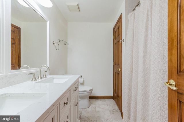 887 WOODBURY DR, Kearneysville, WV 25430