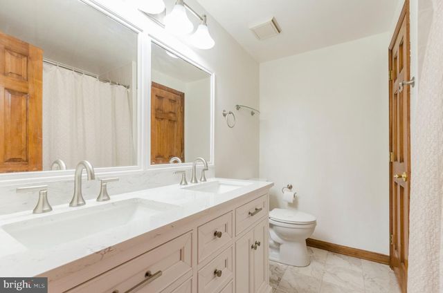 887 WOODBURY DR, Kearneysville, WV 25430