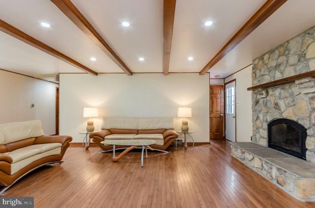 887 WOODBURY DR, Kearneysville, WV 25430
