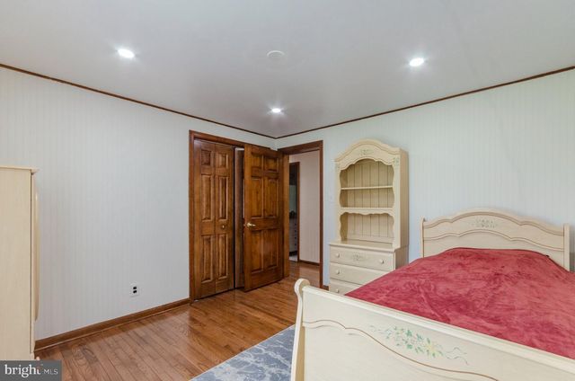 887 WOODBURY DR, Kearneysville, WV 25430