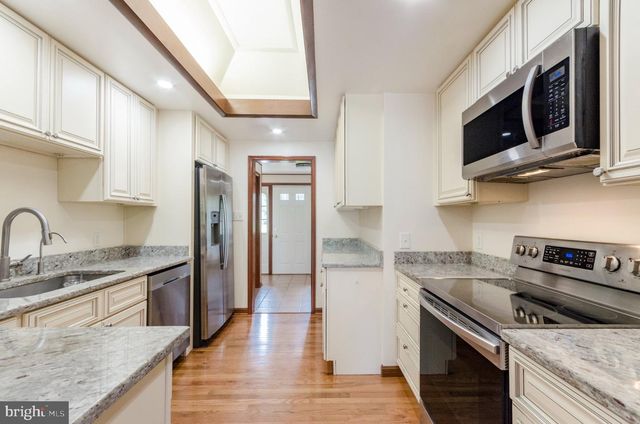 887 WOODBURY DR, Kearneysville, WV 25430