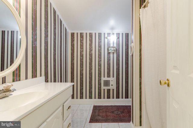 887 WOODBURY DR, Kearneysville, WV 25430