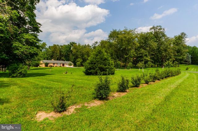 887 WOODBURY DR, Kearneysville, WV 25430