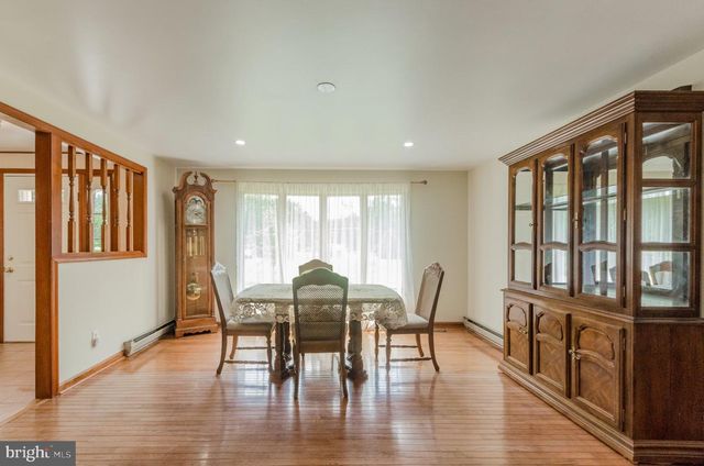 887 WOODBURY DR, Kearneysville, WV 25430