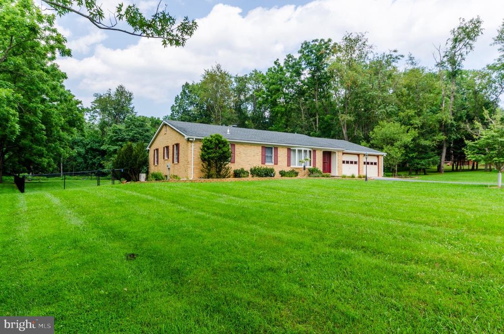 887 WOODBURY DR, Kearneysville, WV 25430
