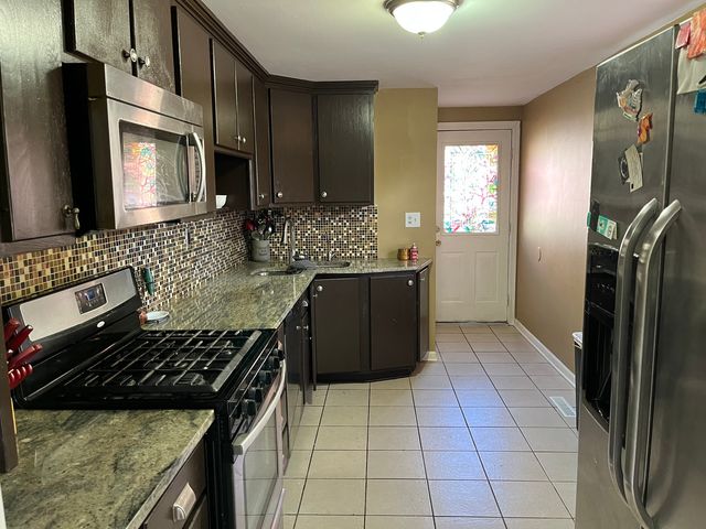 510 Tyler Drive, Carpentersville, IL 60110