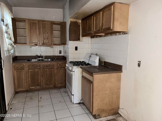 9129 TAMWORTH Road, Jacksonville, FL 32208