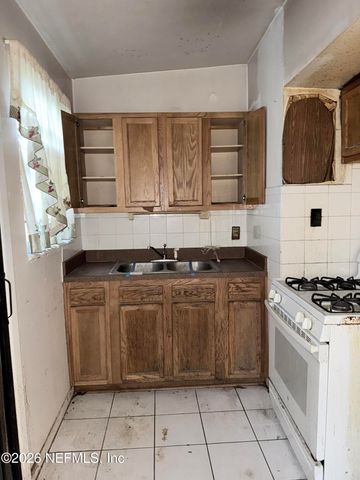 9129 TAMWORTH Road, Jacksonville, FL 32208