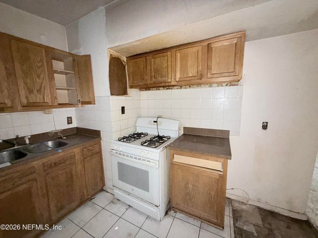 9129 TAMWORTH Road, Jacksonville, FL 32208