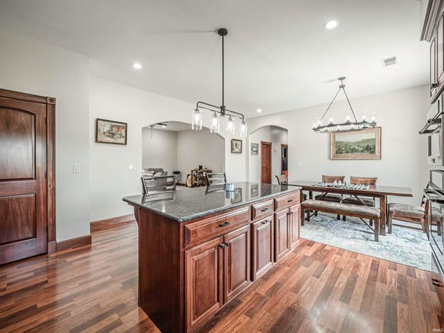 10083 W 565 S, Owensville, IN 47665