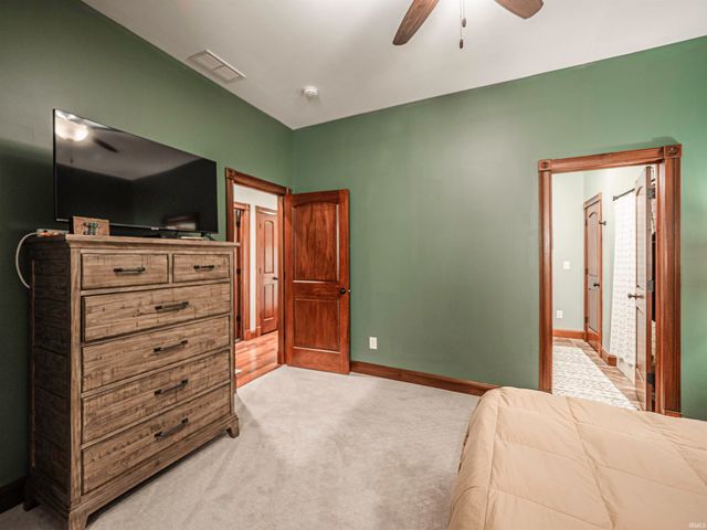 10083 W 565 S, Owensville, IN 47665