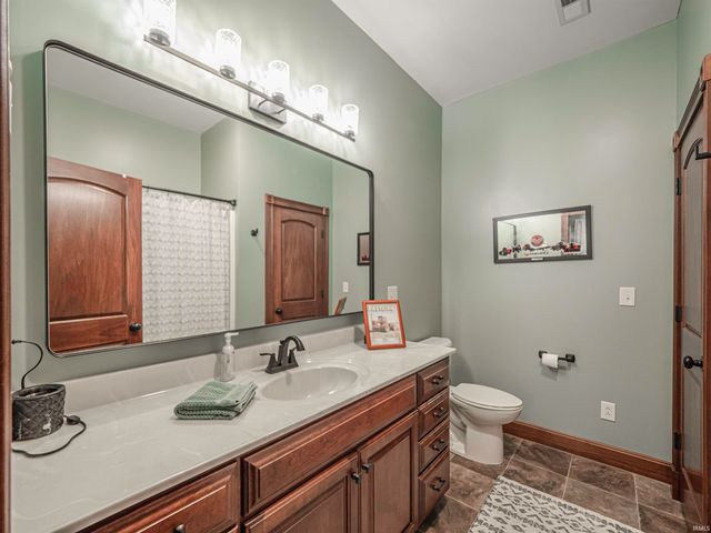 10083 W 565 S, Owensville, IN 47665