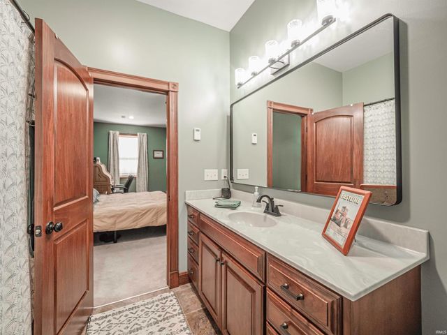 10083 W 565 S, Owensville, IN 47665