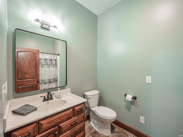 10083 W 565 S, Owensville, IN 47665