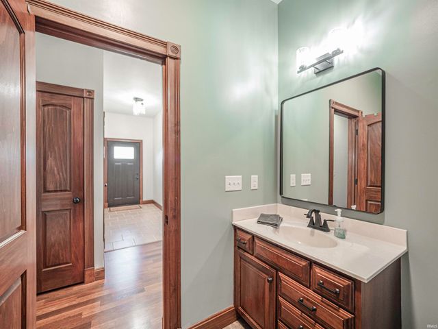 10083 W 565 S, Owensville, IN 47665