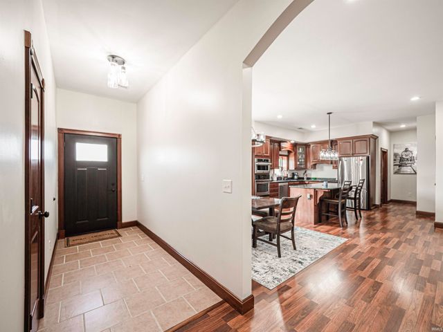 10083 W 565 S, Owensville, IN 47665