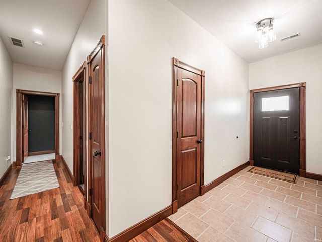 10083 W 565 S, Owensville, IN 47665