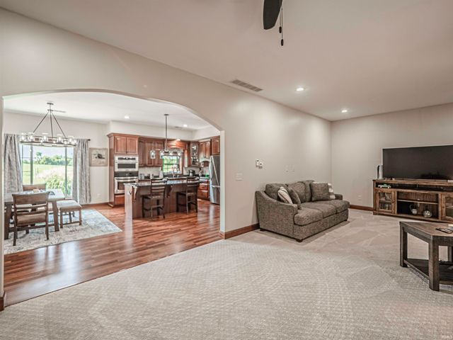 10083 W 565 S, Owensville, IN 47665