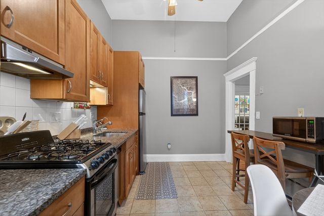 8 Garrison St 111, Boston, MA 02116