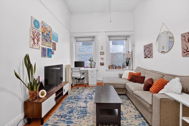 8 Garrison St 111, Boston, MA 02116