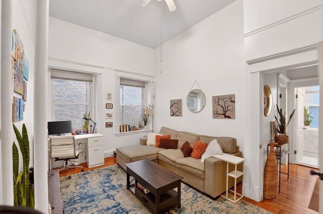 8 Garrison St 111, Boston, MA 02116