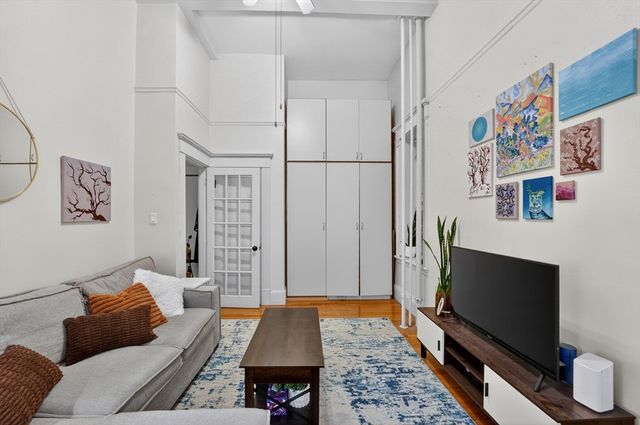 8 Garrison St 111, Boston, MA 02116