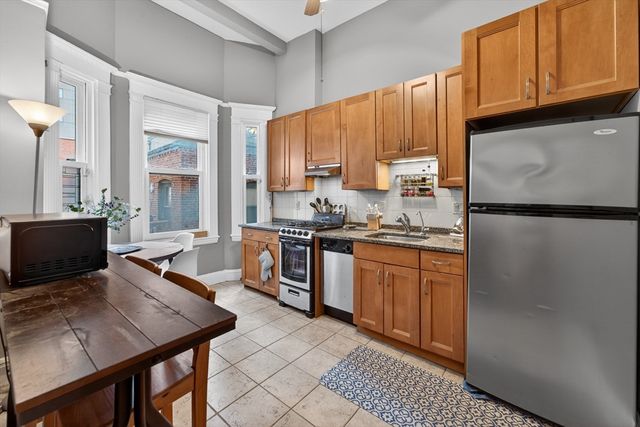 8 Garrison St 111, Boston, MA 02116
