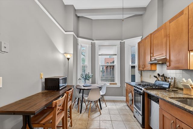 8 Garrison St 111, Boston, MA 02116