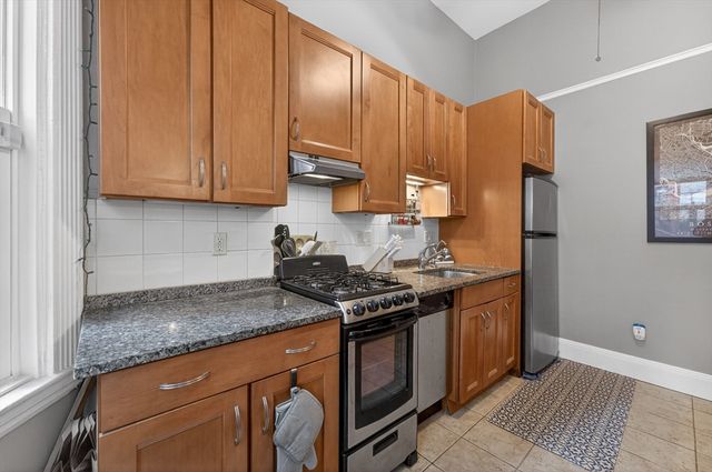 8 Garrison St 111, Boston, MA 02116