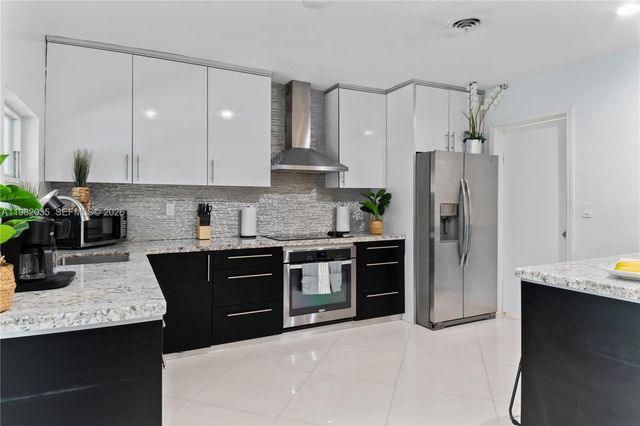 19440 NE 18th Pl, Miami, FL 33179